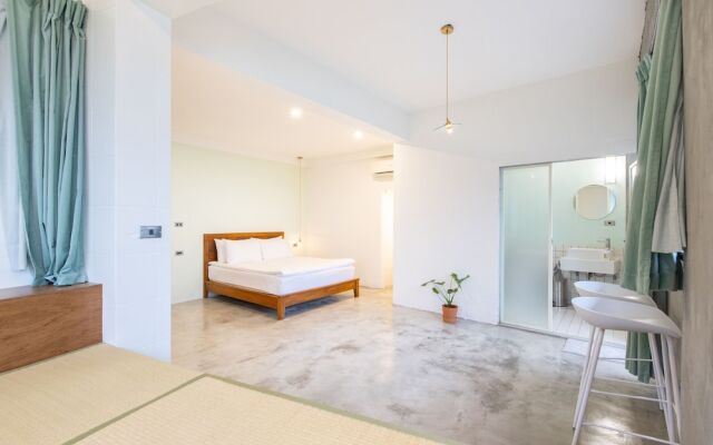 OwlStay Jiufen Green Ray