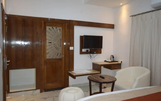 OYO 8320 Hotel Lok Sagar