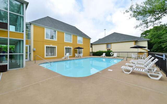 Quality Inn Crossville Near Cumberland Mountain State Park