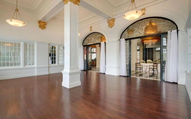 Grand Galvez Resort, Autograph Collection