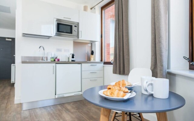 Bright And Modern Studio In Central Liverpool
