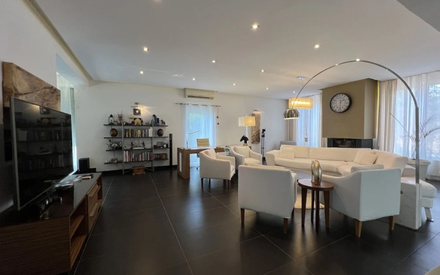 The Lake Villa Mountains & Sea view