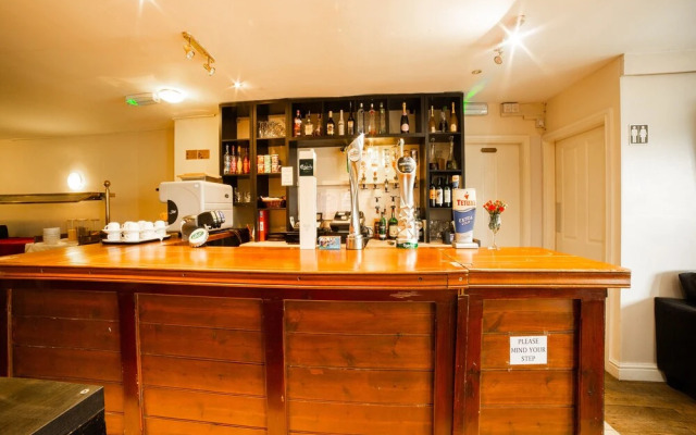 OYO White Horse Lodge Hotel