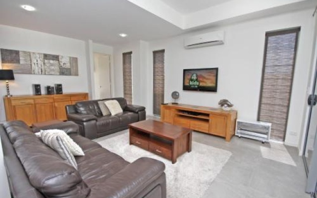 48 Boardrider Crescent, Mt Coolum - Pet Friendly, WiFi, Linen Incl. 500 BOND – Guest Rooms – Mount Coolum