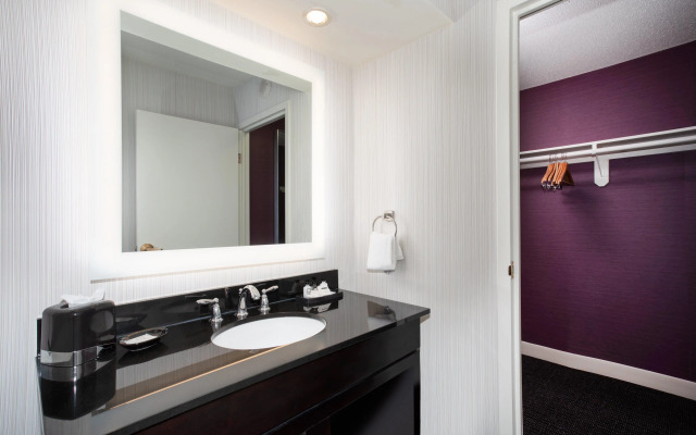 Crowne Plaza Kansas City Downtown by IHG