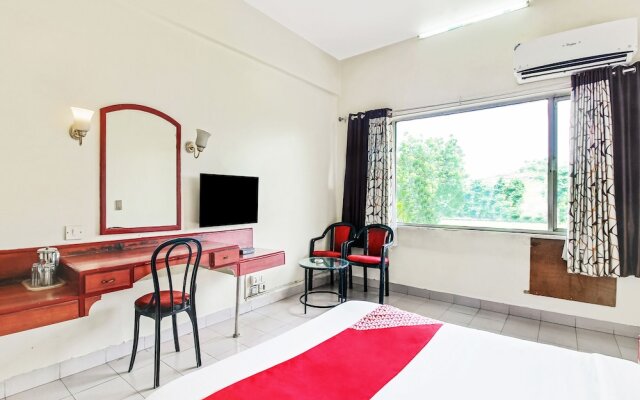 Oyo 60852 Hotel Residency Park