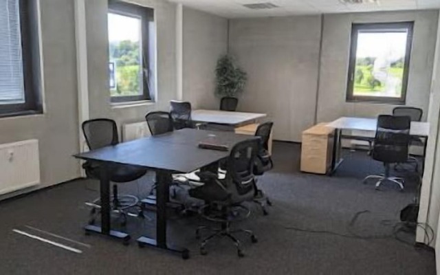 Boardingrooms Direct A8, Close to Stuttgart, 25min