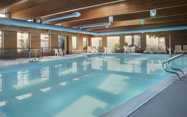 Country Inn & Suites by Radisson, Traverse City, MI