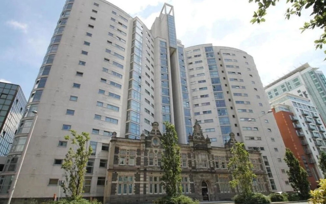 Stunning Spacious City 2 bedroom  Apartment