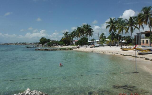 Studio Hibiscus Le Kayela