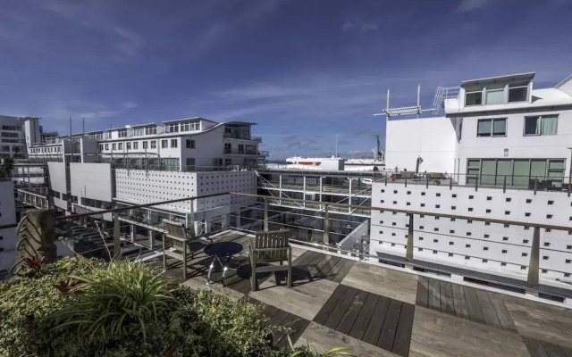 Seaview 1BR Apartment with Amazing Deck