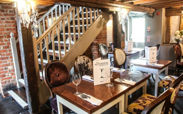 Riverside Inn