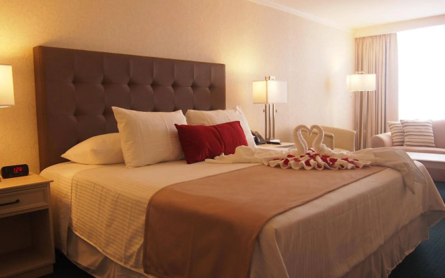 Clarion Hotel Amon Plaza