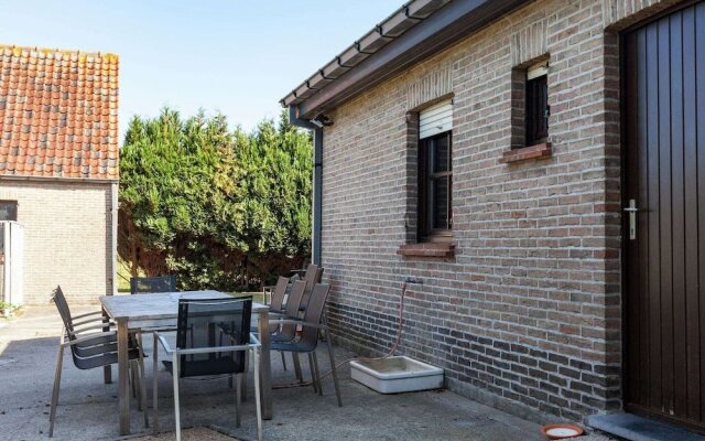 Beautiful Villa with Large Garden And Jacuzzi Near Centre of Bruges