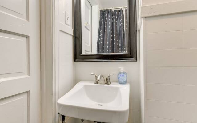 Charming Buffalo Apartment: 2 Mi to Downtown