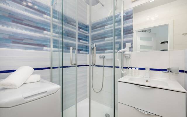 Grunwaldzka Apartment for 4 by Renters