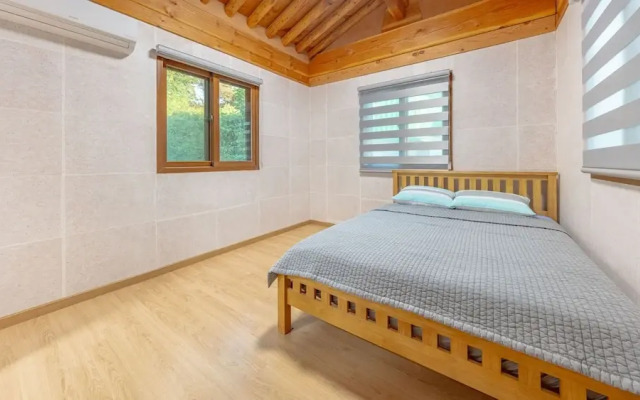 Gyeongju Adamwon Hanok Dokchae Pension