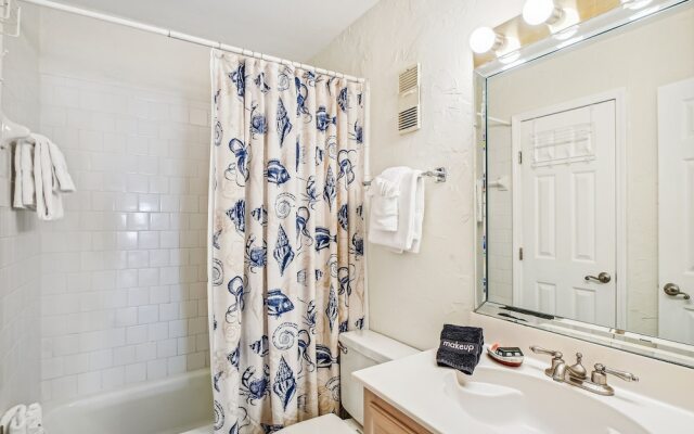 Holiday Surf & Racquet 614 2 Bedroom Condo by RedAwning