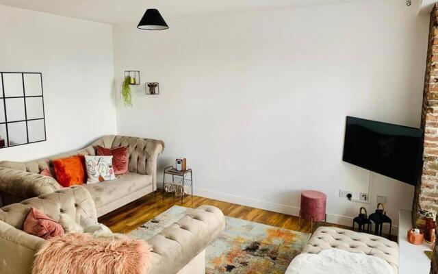 Centrally located luxury 2 bed modern apartment