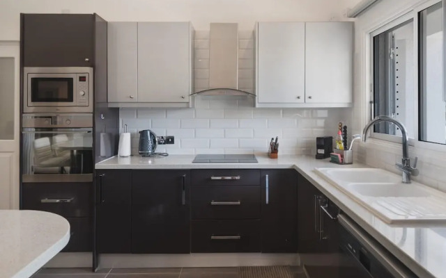 Phaedrus Living Luxury Botanic Residence