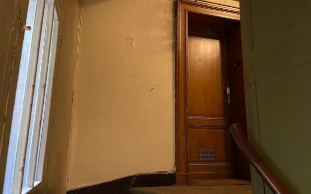 Nice furnished apartment with inner courtyard near the city center