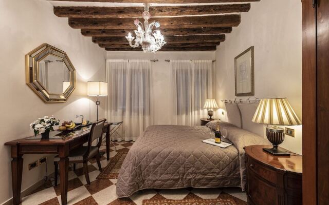 Anzolo Palace - Rooms & Apartments