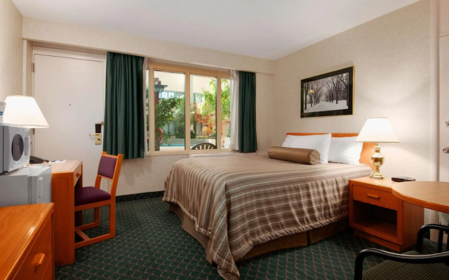 Travelodge by Wyndham Winnipeg East