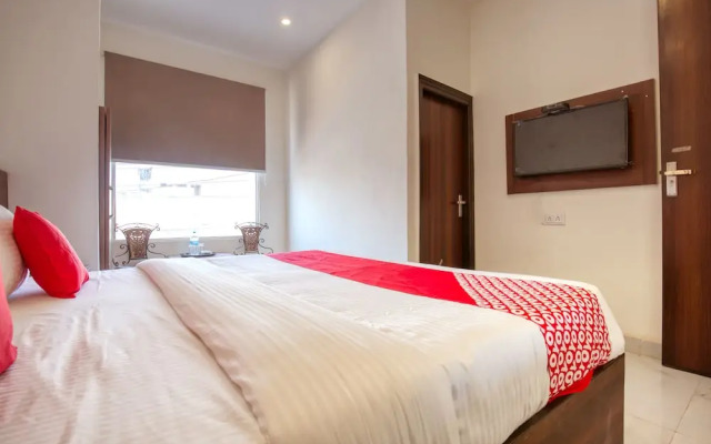 OYO 42743 Hotel Midway