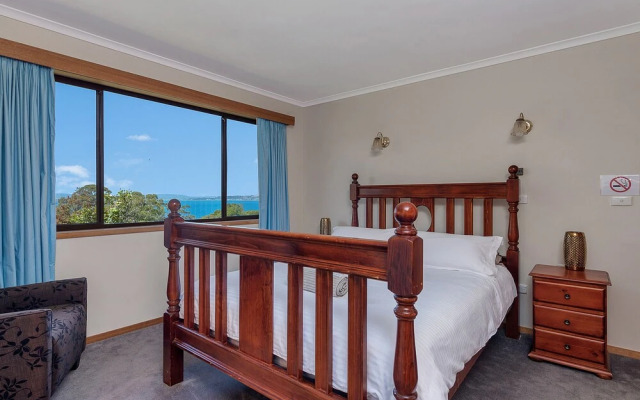 Relax Away - Family Get Away By The Sea