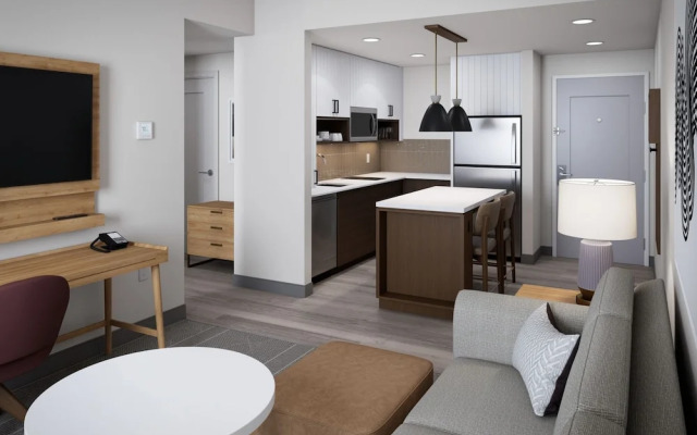 Staybridge Suites Montréal Airport - St-Laurent By IHG
