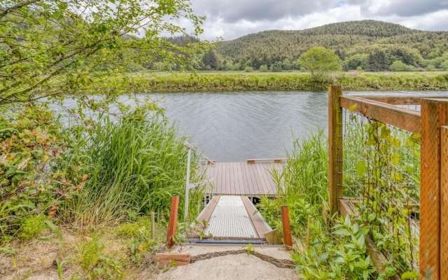 New Listing! Spacious Riverfront Gem W/ Firepit Home