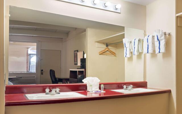 Knights Inn Fayetteville