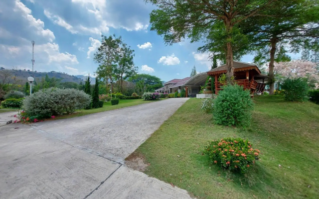 Tanaosri & Creekside Resort