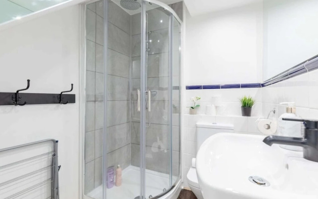 Central & Charmingly Curated 1BD Wifi Fulham