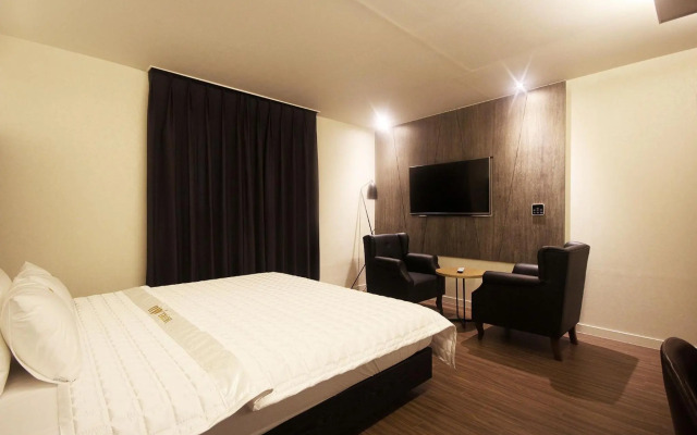 Hotel MU