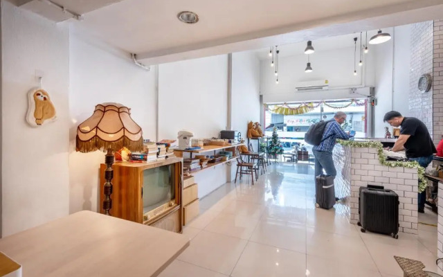 Sloth Hostel Don Mueang