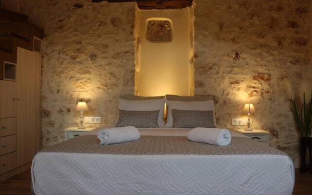 Stone Villa with swimming pool-BBQ!
