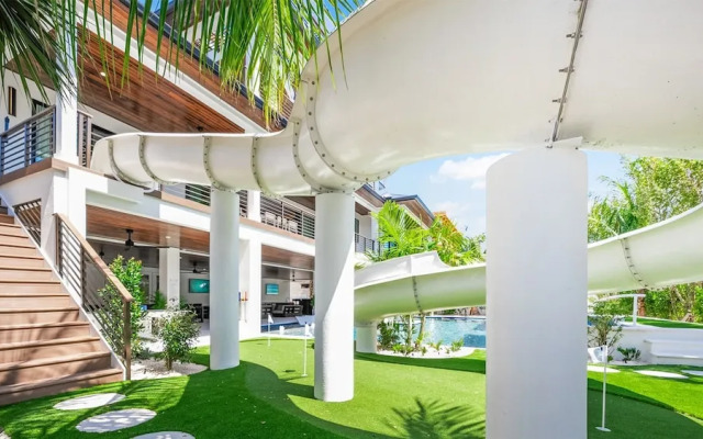 Deep Blue Sea in Sarasota