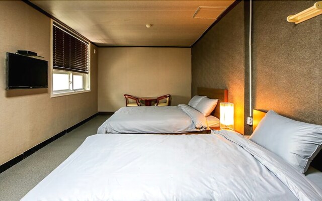 Seven Motel