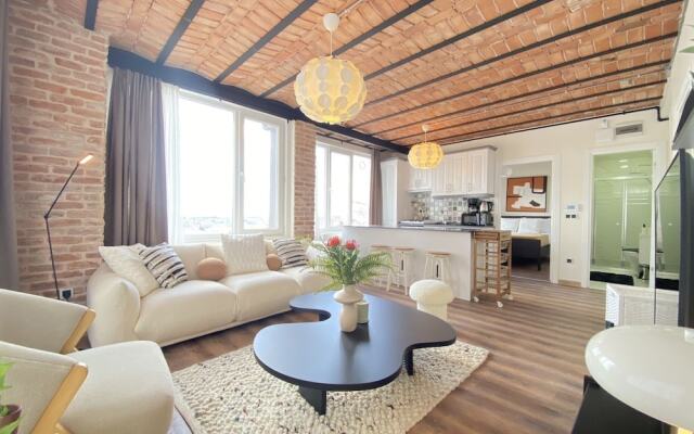 Flat w City View Near Galata Tower in Istiklal Ave