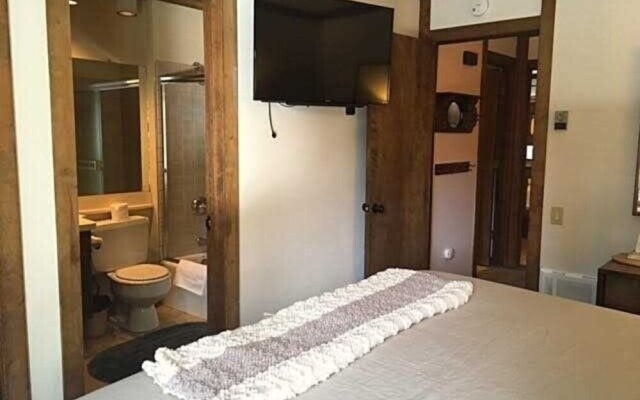 Mammoth S #228 2 Bedroom Condo