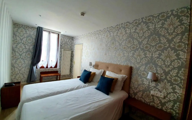 Hotel  Restaurant La Croix Blanche De Sologne