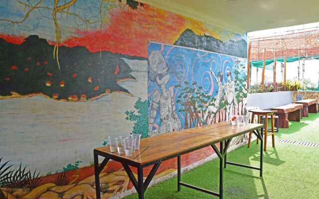 Mad Monkey Hostel Kampot