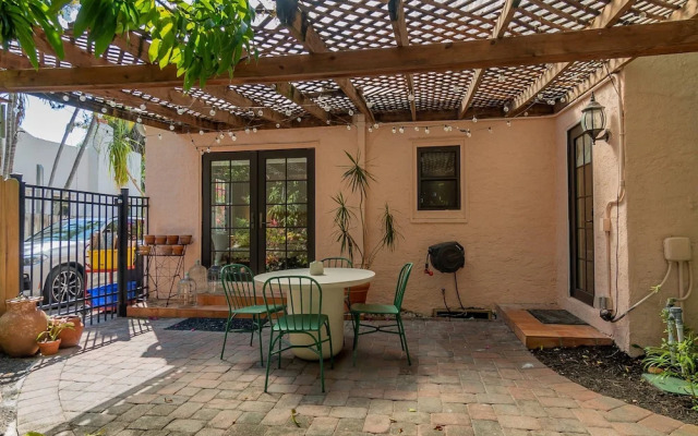 The Palms Cottage Private Pool, Downtown, Beach, The Square