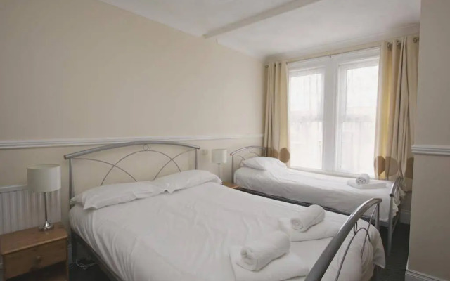 All Seasons Lodge Hotel