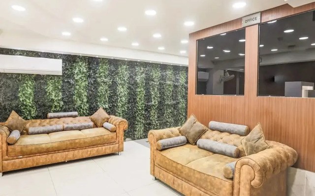 Hotel Simran Raghuveer Para by OYO Rooms