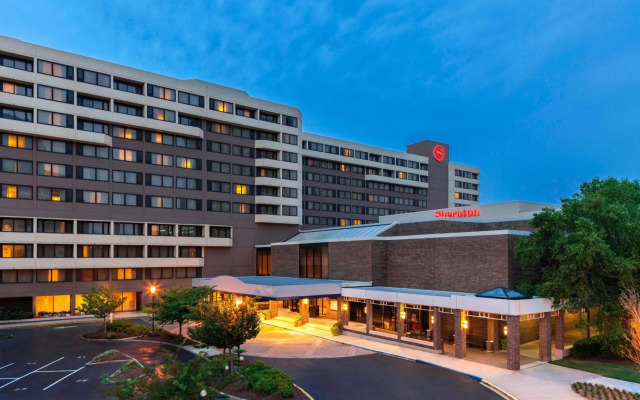 Sheraton Norfolk Waterside Hotel