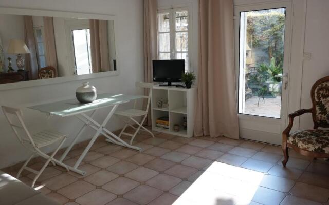 Arles les Alyscamps