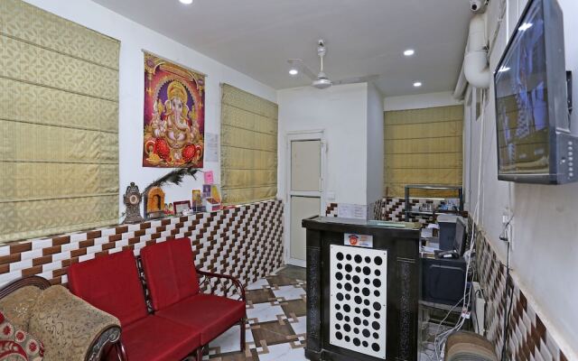 OYO 14389 Diplomat Suites