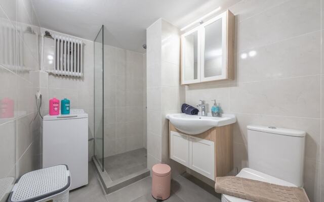 Supreme Suite With Balcony by Cloudkeys